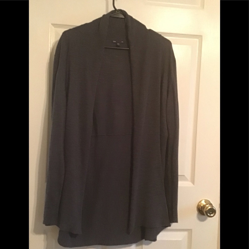 Women’s GAP Size Large Charcoal Gray Cardigan Great Condition